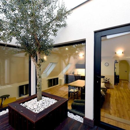 Apartman S Atriom V Historickom Centre Тренчин Экстерьер фото
