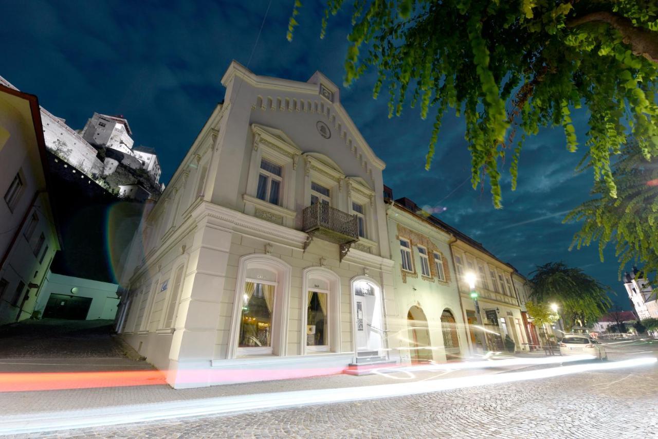 Apartman S Atriom V Historickom Centre Тренчин Экстерьер фото